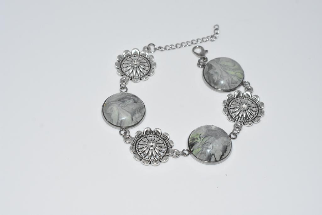 Smokey Grey Flower Three Braclete