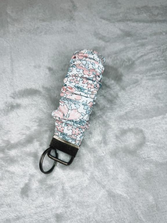 Ditzy Flora Scrunchie Keyring