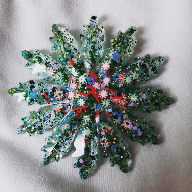 Christmas tree snowflake decoration